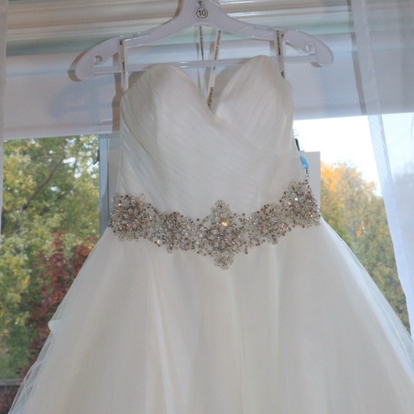 Intricately Beaded Waistband on Tulle Morilee Bridal Wedding Dress - Picture 1 of 8